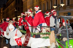 La parata annuale tradizionale di Santa Claus all'apertura delle feste di Natale immagini stock La parata annuale tradizionale di Santa Claus all'apertura delle feste di Natale immagini stock