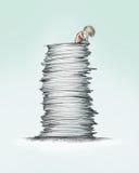 La persona se sienta en alta pila de papel ilustración del vector La persona se sienta en alta pila de papel ilustración del vector
