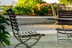 La photo de l'les tables basses extérieures qui peuvent être employées pour la moquerie se lève, conception, art et modèles, fond photos stock La photo de l'les tables basses extérieures qui peuvent être employées pour la moquerie se lève, conception, art et modèles, fond photos stock