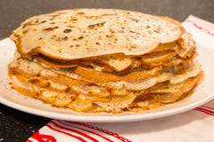 La pila di alimento del Russo dei pancake Immagine Stock Libera da Diritti La pila di alimento del Russo dei pancake Immagine Stock Libera da Diritti