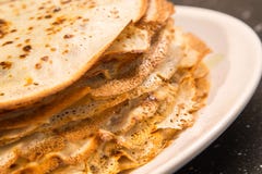 La pile de nourriture de Russe de crêpes image libre de droits La pile de nourriture de Russe de crêpes image libre de droits