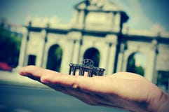 La Puerta de Alcala à Madrid, Espagne, avec un rétro effet photographie stock libre de droits La Puerta de Alcala à Madrid, Espagne, avec un rétro effet photographie stock libre de droits