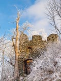 La puerta de Entrace a las ruinas medievales del castillo de Andelska Hora, aka de Engelsburg, cerca de Karlovy varía, República imágenes de archivo libres de regalías La puerta de Entrace a las ruinas medievales del castillo de Andelska Hora, aka de Engelsburg, cerca de Karlovy varía, República imágenes de archivo libres de regalías