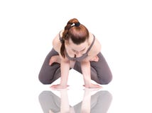 La ragazza esegue le pose differenti di yoga, bello modello flessibile su un fondo bianco meditazione e asanas fotografia stock libera da diritti La ragazza esegue le pose differenti di yoga, bello modello flessibile su un fondo bianco meditazione e asanas fotografia stock libera da diritti