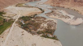 La rivière de Panj et les montagnes de Pamir, Panj est partie supérieure du fleuve Amu Darya Frontière de vue panoramique, de Tad banque de vidéos La rivière de Panj et les montagnes de Pamir, Panj est partie supérieure du fleuve Amu Darya Frontière de vue panoramique, de Tad banque de vidéos