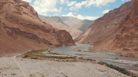 La rivière de Panj et les montagnes de Pamir, Panj est partie supérieure du fleuve Amu Darya Frontière de vue panoramique, de Tad banque de vidéos La rivière de Panj et les montagnes de Pamir, Panj est partie supérieure du fleuve Amu Darya Frontière de vue panoramique, de Tad banque de vidéos