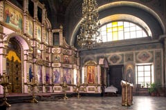 La Russia, Rjazan'1° febbraio 2019 - interno della chiesa ortodossa, altare, iconostasi, alla luce naturale fotografia stock libera da diritti La Russia, Rjazan'1° febbraio 2019 - interno della chiesa ortodossa, altare, iconostasi, alla luce naturale fotografia stock libera da diritti