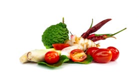 La sopa picante tailandesa de los ingredientes Tom-yum incluye el Cymbopogon, cal, fotos de archivo libres de regalías La sopa picante tailandesa de los ingredientes Tom-yum incluye el Cymbopogon, cal, fotos de archivo libres de regalías