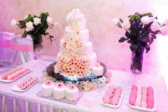 La table de buffet avec des biscuits image stock La table de buffet avec des biscuits image stock
