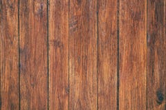 La table en bois extérieure de vintage et le grain rustique donnent au fond une consistance rugueuse images stock La table en bois extérieure de vintage et le grain rustique donnent au fond une consistance rugueuse images stock