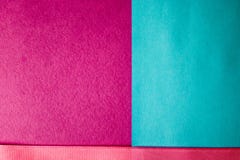 La texture de la violette bleue et du beau papier moderne avec un ruban rose de fascinant à la mode de tissu sensible Le fond photographie stock libre de droits La texture de la violette bleue et du beau papier moderne avec un ruban rose de fascinant à la mode de tissu sensible Le fond photographie stock libre de droits