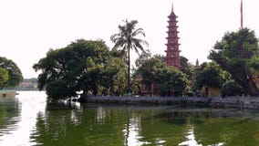 La torre de la pagoda lleva la forma de una flor de loto que florece en el LAK foto de archivo La torre de la pagoda lleva la forma de una flor de loto que florece en el LAK foto de archivo