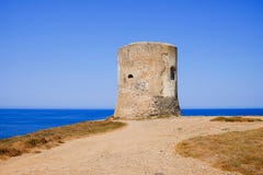 La torre de Pittinuri en Oristanno Cerdeña, Italia imágenes de archivo libres de regalías La torre de Pittinuri en Oristanno Cerdeña, Italia imágenes de archivo libres de regalías