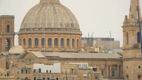 LA VALLETTA - MALTA, aprile 2018: Vista del mar Mediterraneo, di La Valletta e dell'isola di Malta video d archivio LA VALLETTA - MALTA, aprile 2018: Vista del mar Mediterraneo, di La Valletta e dell'isola di Malta video d archivio