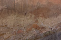 La vecchia parete misera che mostra parecchi strati immagini stock libere da diritti La vecchia parete misera che mostra parecchi strati immagini stock libere da diritti
