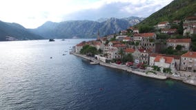 La vieille ville de Perast sur le rivage de la baie de Kotor, Monténégro Th banque de vidéos La vieille ville de Perast sur le rivage de la baie de Kotor, Monténégro Th banque de vidéos