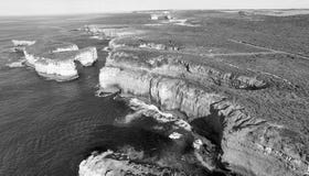 La vue aérienne noire et blanche de la gorge d'Ard de loch et l'île arquent, P image libre de droits La vue aérienne noire et blanche de la gorge d'Ard de loch et l'île arquent, P image libre de droits