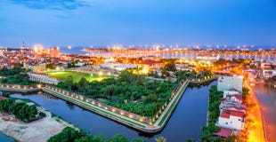 La vue supérieure du mur de ville antique leur a appelé le ` Luy ` en Quang Binh, central du Vietnam images stock La vue supérieure du mur de ville antique leur a appelé le ` Luy ` en Quang Binh, central du Vietnam images stock