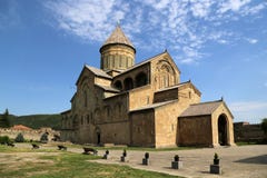 La vue sur la cathédrale de Svetitskhoveli est le temple de l'église orthodoxe géorgienne images stock La vue sur la cathédrale de Svetitskhoveli est le temple de l'église orthodoxe géorgienne images stock