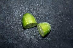 La zucca dell'edera cutted i pezzi nel fondo nero fotografia stock La zucca dell'edera cutted i pezzi nel fondo nero fotografia stock