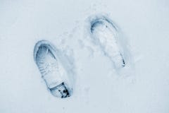 Laarzenvoetafdruk en voetstap op de sneeuwoppervlakte, wintertijd F royalty-vrije stock afbeelding Laarzenvoetafdruk en voetstap op de sneeuwoppervlakte, wintertijd F royalty-vrije stock afbeelding