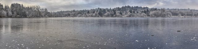 Lac congelé panoramique photo libre de droits Lac congelé panoramique photo libre de droits