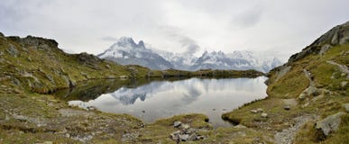 Lacs des Cheserys, Mont Blanc-massief, Frankrijk stock foto Lacs des Cheserys, Mont Blanc-massief, Frankrijk stock foto
