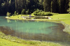 Lago di Montriond in Francia fotografia stock libera da diritti Lago di Montriond in Francia fotografia stock libera da diritti