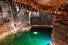 Lago en la mina de sal de Wieliczka, Polonia imagen de archivo libre de regalías Lago en la mina de sal de Wieliczka, Polonia imagen de archivo libre de regalías