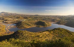 Lago Hodges e San Diego County Panorama da cimeira de Bernardo Mountain em Poway fotografia de stock Lago Hodges e San Diego County Panorama da cimeira de Bernardo Mountain em Poway fotografia de stock