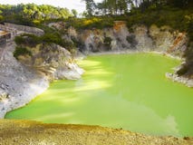 Lago termal, Rotorua, Nueva Zelanda fotos de archivo Lago termal, Rotorua, Nueva Zelanda fotos de archivo