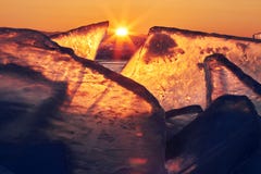 Lake Baikal на заходе солнца, все покрыто с льдом и снегом, стоковые фотографии rf Lake Baikal на заходе солнца, все покрыто с льдом и снегом, стоковые фотографии rf
