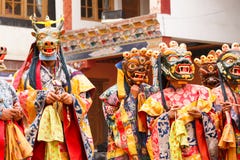 Lamayuru Монахи в масках выполняют танец cham буддиста священный стоковое фото rf Lamayuru Монахи в масках выполняют танец cham буддиста священный стоковое фото rf