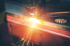 Lamina di metallo di taglio di gas di CNC di alta precisione immagini stock libere da diritti Lamina di metallo di taglio di gas di CNC di alta precisione immagini stock libere da diritti