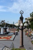 Lampada di via al cinema “Russia “sul quadrato di Pushkin a Mosca immagine stock Lampada di via al cinema “Russia “sul quadrato di Pushkin a Mosca immagine stock