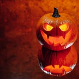 Lampionu dyniowy pomarańczowy światło, Halloweenowy tło zdjęcia royalty free Lampionu dyniowy pomarańczowy światło, Halloweenowy tło zdjęcia royalty free