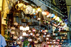 Lampor i den stora bazaren i Instanbul Royaltyfria Foton Lampor i den stora bazaren i Instanbul Royaltyfria Foton