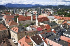 Landhaushof visto dalla chiesa della st Egyd a Klagenfurt Fotografia Stock Libera da Diritti Landhaushof visto dalla chiesa della st Egyd a Klagenfurt Fotografia Stock Libera da Diritti