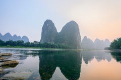 Landschaft von Karst Landform-Bergen in Guilin, Guangxi, China lizenzfreie stockfotos Landschaft von Karst Landform-Bergen in Guilin, Guangxi, China lizenzfreie stockfotos