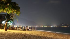 Landschap met een nachtstrand in Thailand op Koh Samui royalty-vrije stock foto's Landschap met een nachtstrand in Thailand op Koh Samui royalty-vrije stock foto's