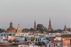 Landschap van Sevilla bij Zonsondergang, Spanje stock foto Landschap van Sevilla bij Zonsondergang, Spanje stock foto