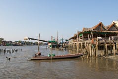 Landskap av den Thailand flodstrandbyn i det Samutsakorn landskapet Royaltyfri Fotografi Landskap av den Thailand flodstrandbyn i det Samutsakorn landskapet Royaltyfri Fotografi