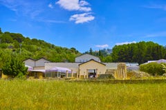 Landskap i PIAZZA ARMERINA, SICILIEN, Maj 26, 2017: Villa Romana royaltyfri bild Landskap i PIAZZA ARMERINA, SICILIEN, Maj 26, 2017: Villa Romana royaltyfri bild