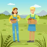 Landwirte bemannen und die Frau, die Körbe mit neuer gesunder Ernte des Gemüses hält lizenzfreie abbildung Landwirte bemannen und die Frau, die Körbe mit neuer gesunder Ernte des Gemüses hält lizenzfreie abbildung