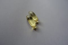Langwerpige capsules vistraan 2 punten royalty-vrije stock foto's Langwerpige capsules vistraan 2 punten royalty-vrije stock foto's