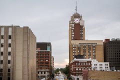 Lansing Michigan Cityscape op een Regenachtige Dag stock fotografie Lansing Michigan Cityscape op een Regenachtige Dag stock fotografie