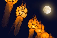 Lanterna do norte tailandesa de Loy Krathong Festival fotografia de stock royalty free Lanterna do norte tailandesa de Loy Krathong Festival fotografia de stock royalty free