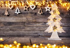 Lantlig bakgrund för jul med trägarnering royaltyfri foto Lantlig bakgrund för jul med trägarnering royaltyfri foto