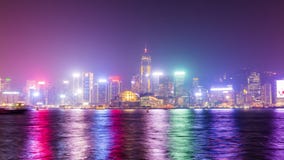 Lapso de tiempo céntrico colorido ligero del panorama 4k de la bahía de Hong Kong de la noche China Lapso de tiempo céntrico colorido ligero del panorama 4k de la bahía de Hong Kong de la noche China