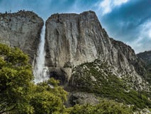 Las cataratas de Yosemite, parque nacional del yoesmite, los E.E.U.U. foto de archivo libre de regalías Las cataratas de Yosemite, parque nacional del yoesmite, los E.E.U.U. foto de archivo libre de regalías